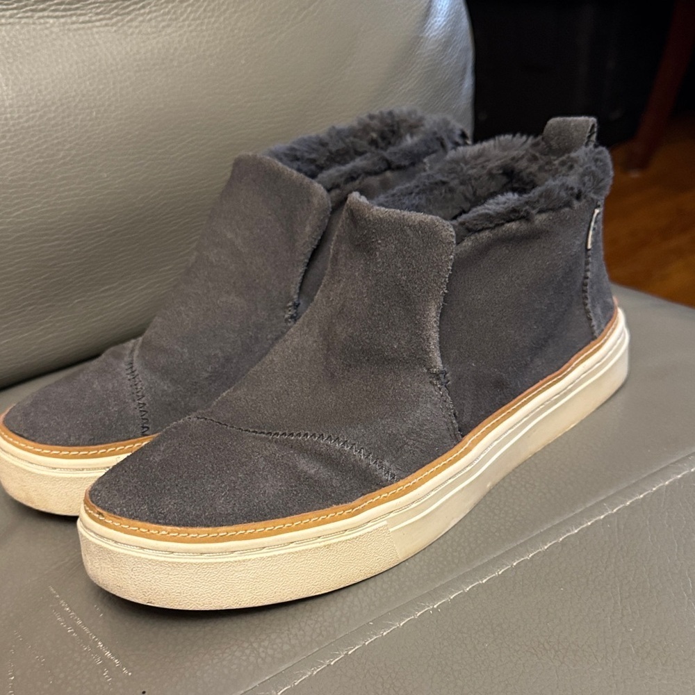 Toms Gray Faux Suede Fleece -Lined Slip-On Women’s Sneakers size 7.5